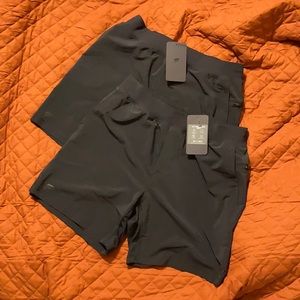 2 NWT Fabletics 7” Franchise Short (lined)